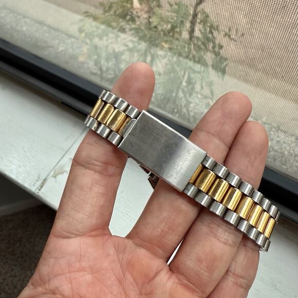 Vintage Armitron Pro All Sport Two-Tone Diver Black Dial Y143A Turtle Case Watch - Picture 6 of 9